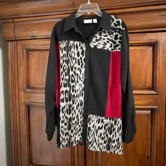 Chico's blouse Roxanna Crinkle Animal-Mix Shirt - Picture 2 of 9